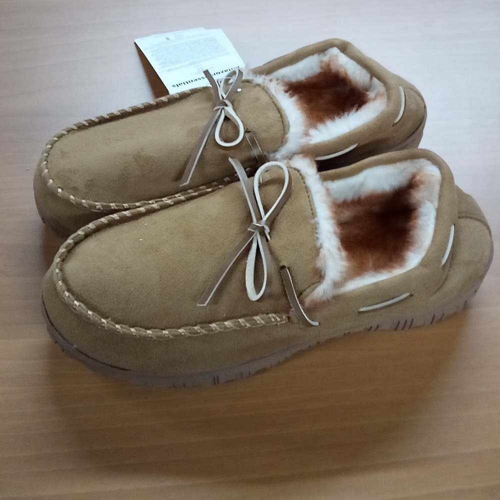 Amazon essentials slippers - Picture 3 of 5